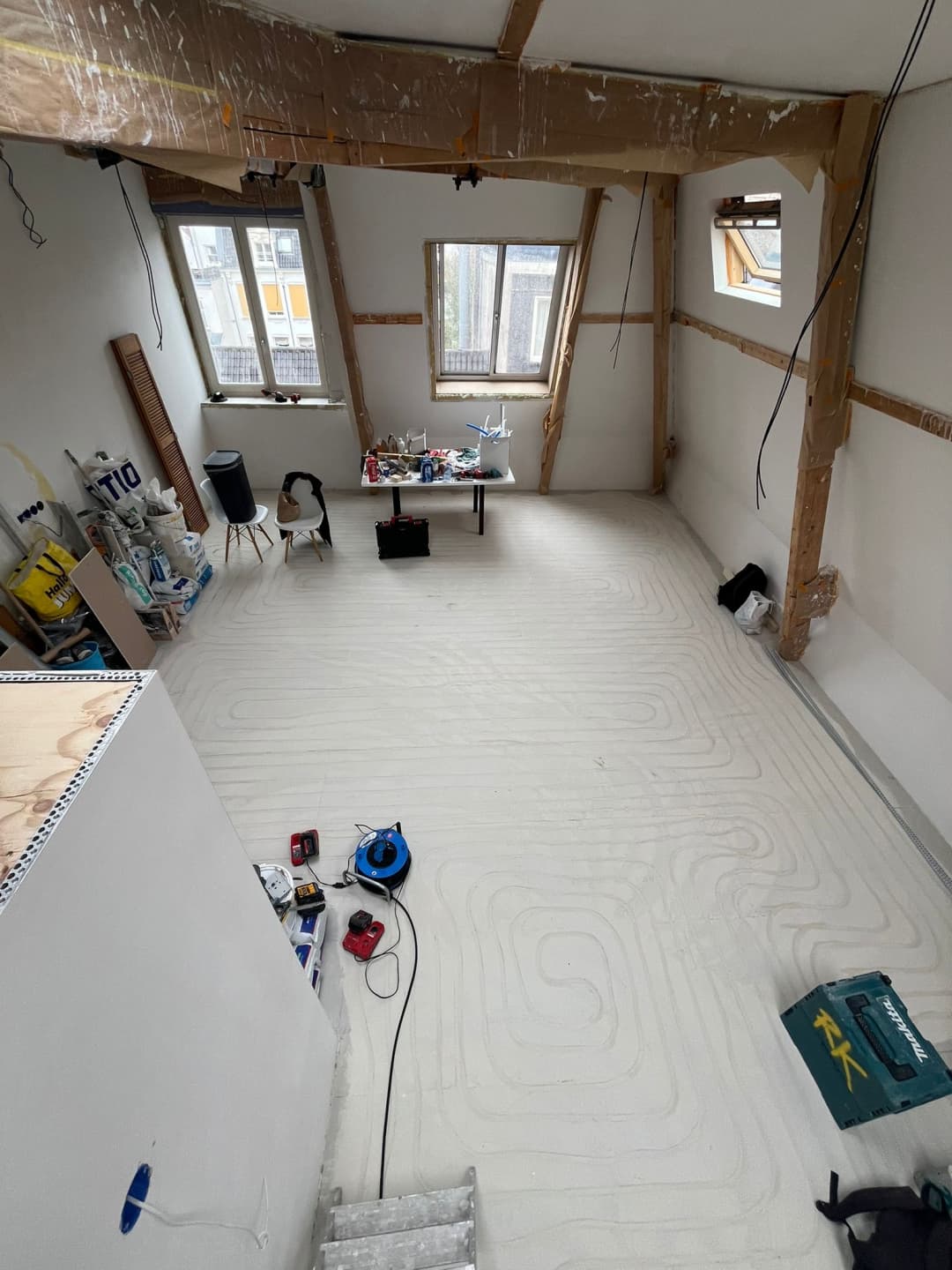 Rupriz team aan het werk met vloerverwarming installatie